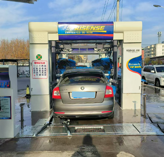 河南加油站安装日森隧道式洗车机