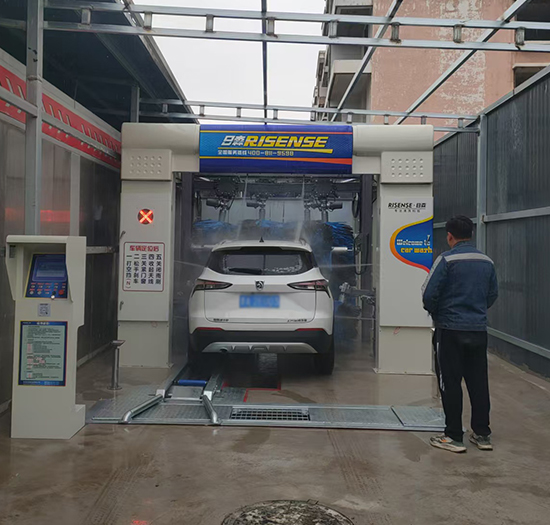 山西加油站安装日森隧道式电脑洗车机